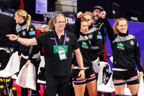 181212 Henk Groener head coach of Germany celebrates during the EHF European WomenÕs Handball Championship match between Netherlands Germany on December 11 2018 in Nancy Photo Fredrik Varfjell BILDBYR u0081N kod FV 150186, detectedSourceLanguage  Copyright: FREDRIKxVARFJELL BB181212FV089