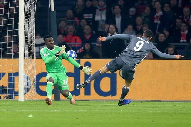 Andre Onana AFC Ajax Amsterdam 24 can not prevent the 0 1 of Robert Lewandowski FC Bayern Muenchen 9 Ajax Amsterdam vs. FC Bayern Muenchen Football Champions League Group Phase 12 12 2018 Ajax Amsterdam vs. FC Bayern Muenchen Football Champions League Group Phase 12 12 2018 Amsterdam Copyright: xLanger Eibner-Pressefotox EP_HLR