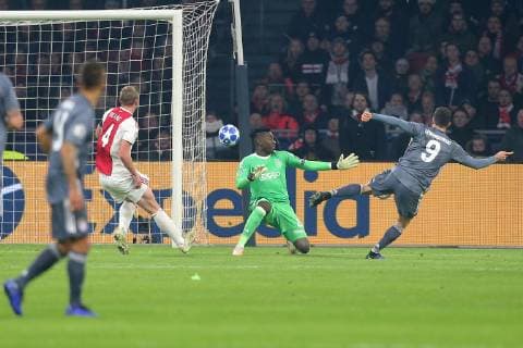 Andre Onana AFC Ajax Amsterdam 24 can not prevent the 0 1 of Robert Lewandowski FC Bayern Muenchen 9 Ajax Amsterdam vs. FC Bayern Muenchen Football Champions League Group Phase 12 12 2018 Ajax Amsterdam vs. FC Bayern Muenchen Football Champions League Group Phase 12 12 2018 Amsterdam Copyright: xLanger Eibner-Pressefotox EP_HLR