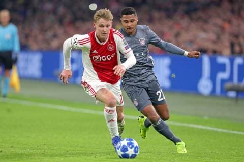 AMSTERDAM, Ajax - Bayern Munchen, football, Champions League Season 2018 2019, 12-12-2018, Johan Cruijff Arena . Ajax player Frenkie de Jong (L) and Bayern Munchen player Serge Gnabry (R) during the game Ajax - Bayern . Ajax - Bayern  x2685446x