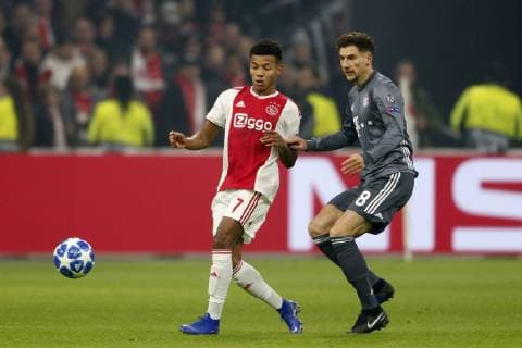 (L-R), David Neres of Ajax, Javi Martinez of Bayern Munchen during the UEFA Champions League group E match between Ajax Amsterdam and Bayern Munich at the Johan Cruijff Arena on December 12, 2018 in Amsterdam, The Netherlands UEFA Champions League 2018 2019 xVIxVIxImagesx xJeroenxPutmansxIVx 13054431