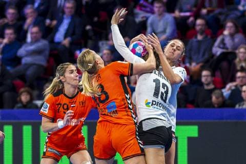 Handball Women EM Netherlands Germany Main Round Group 2 3 Matchday at Palais des Sports v li Estavana Polman Netherlands Kelly Dulfer Netherlands Julia Behnke Germany Metzingen Alicia Stolle Germany Thueringer HC Nancy Palais des Sports Jean Weille France