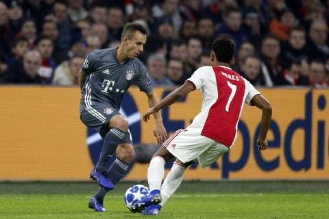 (L-R), Rafinha of Bayern Munchen, David Neres of Ajax during the UEFA Champions League group E match between Ajax Amsterdam and Bayern Munich at the Johan Cruijff Arena on December 12, 2018 in Amsterdam, The Netherlands UEFA Champions League 2018 2019 xVIxVIxImagesx xJeroenxPutmansxIVx 13054457