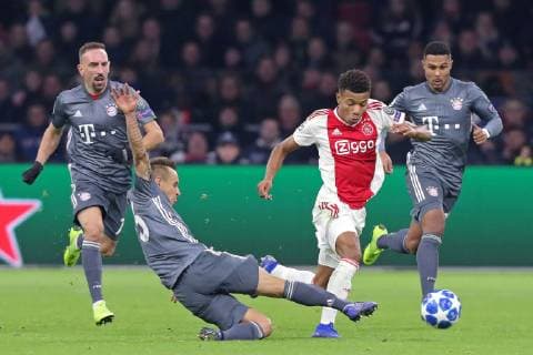 AMSTERDAM, Ajax - Bayern Munchen, football, Champions League Season 2018 2019, 12-12-2018, Johan Cruijff Arena . Ajax player David Neres (R) and Bayern Munchen player Franck Ribery (LL) , Bayern Munchen player Leon Goretzka (L) and Bayern Munchen player Serge Gnabry (RR) during the game Ajax - Bayern . Ajax - Bayern  x2685494x