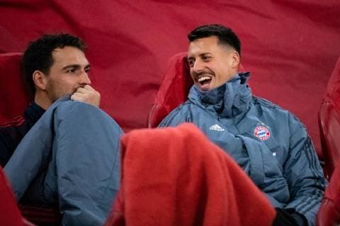 12 12 2018 xkvx Football UEFA Champions League Ajax Amsterdam FC Bayern Muenchen emspor v l Mats Hummels FCB FC Bayern Muenchen Sandro Wagner FCB FC Bayern Muenchen DFL DFB REGULATIONS PROHIBIT ANY USE OF PHOTOGRAPHS as IMAGE SEQUENCES and or QUASI VIDEO Amsterdam