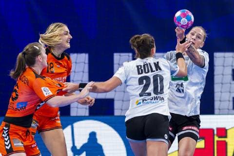 Handball Women European Championship Netherlands Germany Main Round Group 2 3 Matchday at Palais des Sports v li Laura van der Heijden Netherlands Bietigheim Kelly Dulfer Netherlands Emily Boelk Bölk Germany Thueringer HC Luisa Schulze Germany Bietigheim Nancy Palais des Sports Jean Weille France