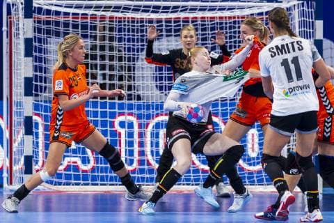 Handball Women EM Netherlands Germany Main Round Group 2 3 Matchday at the Palais des Sports v li Charris Rozemalen Netherlands Bietigheim Meike Schmelzer Germany Thueringer HC Kelly Dulfer Netherlands Nancy Palais des Sports Jean Weille France