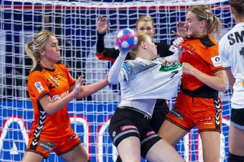 Handball Women EM Netherlands Germany Main Round Group 2 3 Matchday at the Palais des Sports v li Charris Rozemalen Netherlands Bietigheim Meike Schmelzer Germany Thueringer HC Kelly Dulfer Netherlands Nancy Palais des Sports Jean Weille France