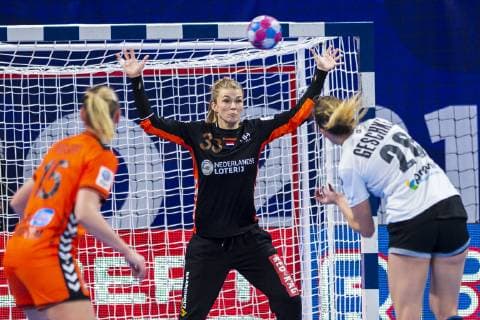 Handball Women European Championship Netherlands Germany Main Round Group 2 3 Matchday at Palais des Sports v li Maura Visser Netherlands Bietigheim Tess Wester Netherlands Angie Geschke Germany Oldenburg Nancy Palais des Sports Jean Weille France