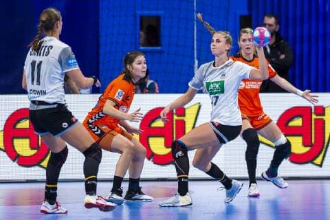 Handball Women European Championship Netherlands Germany Main Round Group 2 3 Matchday at the Palais des Sports v li Xenia Smits Germany Metz Martine Smeets Netherlands Alicia Stolle Germany Thueringer HC Nancy Palais des Sports Jean Weille France