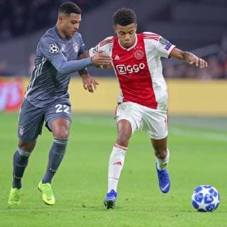AMSTERDAM, Ajax - Bayern Munchen, football, Champions League Season 2018 2019, 12-12-2018, Johan Cruijff Arena . Bayern Munchen player Serge Gnabry (L) and Ajax player David Neres (R) during the game Ajax - Bayern . Ajax - Bayern  x2685604x