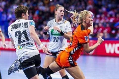 Handball Women European Championship Netherlands Germany Main Round Group 2 3 Matchday at Palais des Sports v li Ina Grossmann Germany Thueringer HC Charris Rozemalen Netherlands Bietigheim Nancy Palais des Sports Jean Weille France