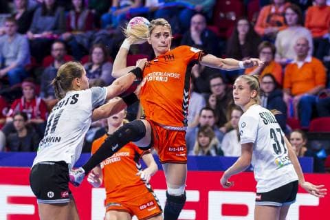 Handball Women European Championship Netherlands Germany Main Round Group 2 3 Matchday at the Palais des Sports v li Xenia Smits Germany Metz Estavana Polman Netherlands Alicia Stolle Germany Thueringer HC Nancy Palais des Sports Jean Weille France