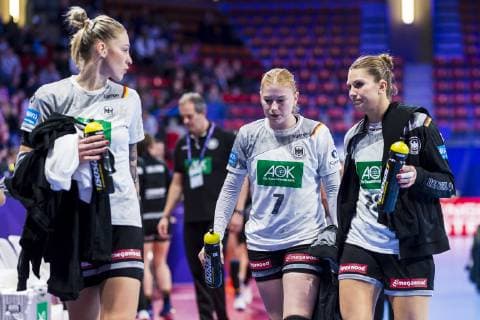 Handball Women EM Netherlands Germany Main Round Group 2 3 Matchday at the Palais des Sports v li Luisa Schulze Germany Bietigheim Meike Schmelzer Germany Thueringer HC Julia Behnke Germany Metzingen Nancy Palais des Sports Jean Weille France