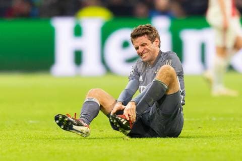 Amsterdam Netherlands 12 12 2018 UEFA Champions League 2018 19 Season Back Round Group Stage 6 Matchday Ajax Amsterdam FC Bayern Munich Thomas Mueller FCB on floor DeFodi053