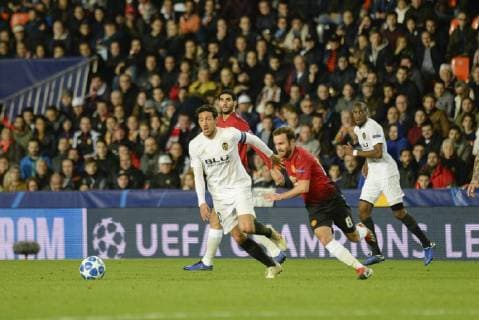 Parejo and Mata in action during the Uefa Champions League football match between Valencia and Manchester on december 12 at Mestalla stadium in Valencia Spain Foto Xisco Navarro Cordon Press  xXiscoxNavarrox xx