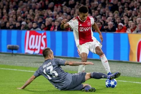 Rafinha FC Bayern Muenchen 13 David Neres AFC Ajax Amsterdam 7 Ajax Amsterdam vs. FC Bayern Muenchen Football Champions League Group Phase 12 12 2018 Ajax Amsterdam vs. FC Bayern Muenchen Football Champions League Group Phase 12 12 2018 Amsterdam Copyright: xLanger Eibner-Pressefotox EP_HLR