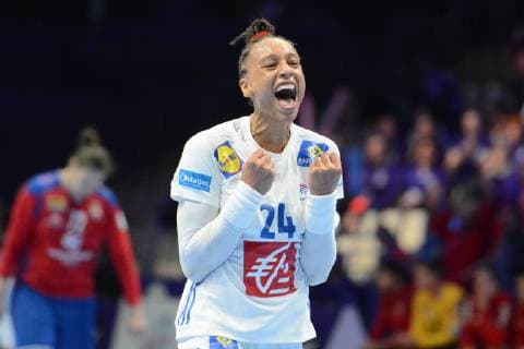 Sport Bilder des Tages Estelle Nze Minko (France) HANDBALL : Serbie vs France- Euro feminin 2018 - 12 12 2018 RonanHoussin Panoramic 