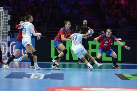 Estelle Nze Minko (France) HANDBALL : Serbie vs France- Euro feminin 2018 - 12 12 2018 RonanHoussin Panoramic 