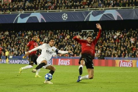 Parejo in action during the Uefa Champions League football match between Valencia and Manchester on december 12 at Mestalla stadium in Valencia Spain Foto Xisco Navarro Cordon Press  xXiscoxNavarrox xx