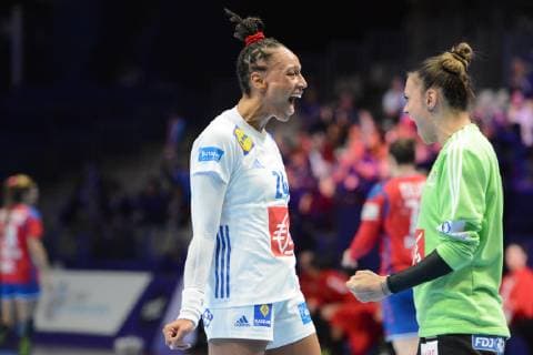 Estelle Nze Minko, Laura Glauser (France) HANDBALL : Serbie vs France- Euro feminin 2018 - 12 12 2018 RonanHoussin Panoramic 