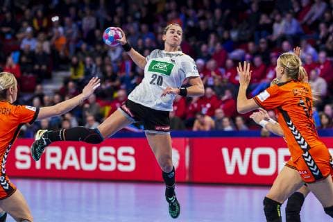 Handball Women EM Netherlands Germany Main Round Group 2 3 Matchday at the Palais des Sports Emily Boelk Bölk Germany Thueringer HC Kelly Dulfer Netherlands Nancy Palais des Sports Jean Weille France