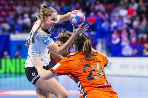 Handball Women European Championship Netherlands Germany Main Round Group 2 3 Matchday at Palais des Sports v left in duel Alicia Stolle Germany Thuringer HC and Delaila Amega Netherlands Tus Metzingen Martine Smeets Netherlands Nancy Palais des Sports Jean Weille France