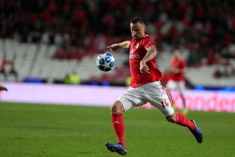 Fußball, CL, Benfica Lissabon - AEK Athen December 12, 2018 - Lisbon, Portugal - Benfica s Suisse forward Haris Seferovic in action during the UEFA Champions League Group E football match SL Benfica vs AEK Athens FC at the Luz stadium in Lisbon, Portugal on December 12, 2018 UEFA Champions League Group E football match SL Benfica vs AEK Athens FC - ZUMAf123 20181212_zap_f123_006 Copyright: xPedroxFiuzax