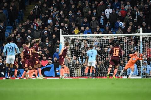12 12 2018 xmeix Soccer UEFA Champions League Manchester City FC TSG 1899 Hoffenheim emspor v l Leroy Sane Manchester City equalises 1 1 for Manchester against Oliver Baumann TSG 1899 Hoffenheim DFL DFB REGULATIONS PROHIBIT ANY USE OF PHOTOGRAPHS as IMAGE SEQUENCES and or QUASI VIDEO Manchester prio:1