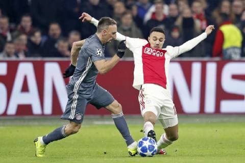 AMSTERDAM, Ajax - Bayern Munchen, football, Champions League Season 2018 2019, 12-12-2018, Johan Cruijff Arena . Bayern Munchen player Franck Ribery (L) and Ajax player Noussair Mazraoui (R) during the game Ajax - Bayern . Ajax - Bayern  x2685777x