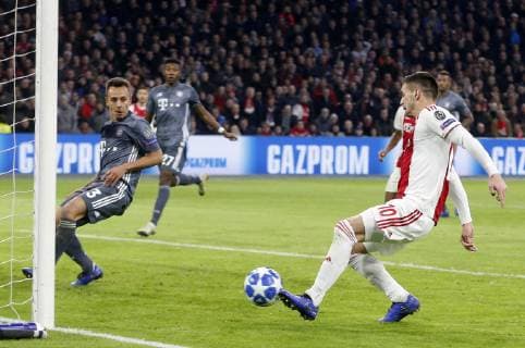 (L-R), Rafinha of Bayern Munchen, Dusan Tadic of Ajax during the UEFA Champions League group E match between Ajax Amsterdam and Bayern Munich at the Johan Cruijff Arena on December 12, 2018 in Amsterdam, The Netherlands UEFA Champions League 2018 2019 xVIxVIxImagesx xJeroenxPutmansxIVx 13055062