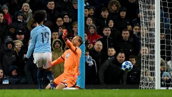 12 12 2018 xfux Football UEFA Champions League Manchester City FC TSG 1899 Hoffenheim emspor v l Leroy Sane Manchester City FC Oliver Baumann TSG 1899 Hoffenheim Goal scored Goal to 2 1 Manchester