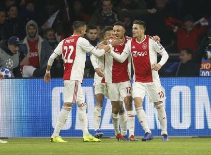 Goal celebration 1 1 Compensation Amsterdam V li Hakim iyech Ajax Noussair Mazraoui Ajax Scorer Dusan Tadic Ajax Ajax Amsterdam FC Bayern Munich Amsterdam NLD 12 12 2018 Football Champions League 2018 2019