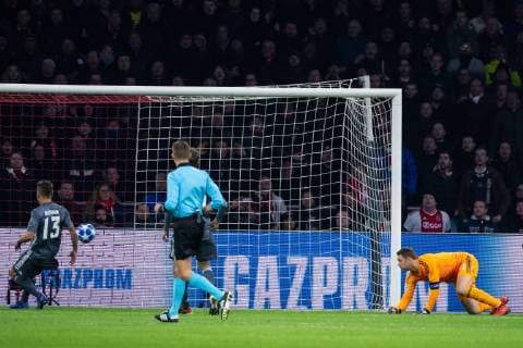12 12 2018 xkvx Football UEFA Champions League Ajax Amsterdam FC Bayern Munich emspor v l Goal scored Goal to 1 1 by Dusan Tadic Ajax Amsterdam DFL DFB REGULATIONS PROHIBIT ANY USE OF PHOTOGRAPHS as IMAGE SEQUENCES and or QUASI VIDEO Amsterdam