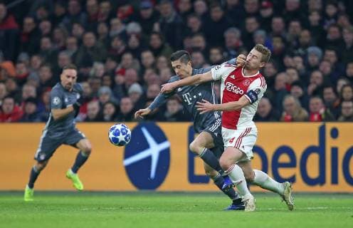 12 12 2018 Football UEFA Champions League 2018 2019 Group stage 6 Matchday Ajax Amsterdam FC Bayern Munich at Johan Cruijff Arena Amsterdam L R Robert Lewandowski Bayern Munich vs. Matthijs de Ligt Ajax Amsterdam DFL and DFB regulations prohibit any use of photographs as image sequences and or quasi video