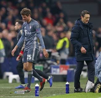 12 12 2018 Football UEFA Champions League 2018 2019 Group stage 6 matchday Ajax Amsterdam FC Bayern Munich at Johan Cruijff Arena Amsterdam L R Thomas Müller Bayern Munich must be according to red card from court coach Niko Kovac Bayern Munich DFL and DFB regulations prohibit any use of photographs as image sequences and or quasi video