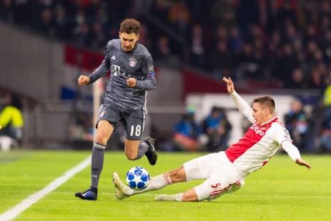 Amsterdam Netherlands 12 12 2018 UEFA Champions League 2018 19 Season Back Round Group Stage 6 Matchday Ajax Amsterdam FC Bayern Munich Scene to Red Card Leon Goretzka FCB and Maximilian Woeber Ajax in Duel DeFodi053