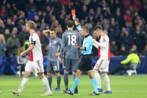 Referee Clement Turpin France shows Thomas Mueller FC Bayern Muenchen 25 not in picture the red card Ajax Amsterdam vs. FC Bayern Muenchen Football Champions League Group Phase 12 12 2018 Ajax Amsterdam vs. FC Bayern Muenchen Football Champions League Group Phase 12 12 2018 Amsterdam Copyright: xLanger Eibner-Pressefotox EP_HLR