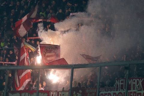 FC Bayern fans burning Bengal fire pyrotechnics Ajax Amsterdam vs. FC Bayern Muenchen Football Champions League group stage 12 12 2018 Ajax Amsterdam vs. FC Bayern Muenchen Football Champions League group stage 12 12 2018 Amsterdam Copyright: xLanger Eibner-Pressefotox EP_HLR