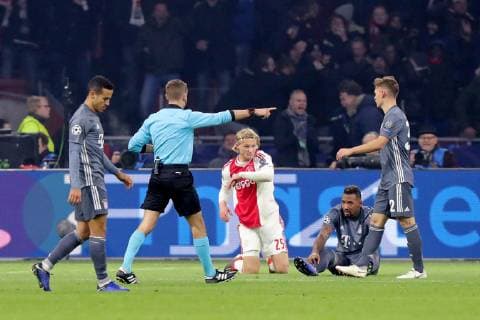 AMSTERDAM, Ajax - Bayern Munchen, football, Champions League Season 2018 2019, 12-12-2018, Johan Cruijff Arena . referee Clement Turpin gives penalty to Ajax during the game Ajax - Bayern . Ajax - Bayern  x2685855x