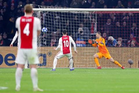 AMSTERDAM, Ajax - Bayern Munchen, football, Champions League Season 2018 2019, 12-12-2018, Johan Cruijff Arena . Ajax player Dusan Tadic scores 2-1 during the game Ajax - Bayern . Ajax - Bayern  x2685925x