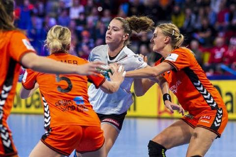 Handball Women EM Netherlands Germany Main Round Group 2 3 Matchday at the Palais des Sports v li Jessy Kramer Netherlands Emily Boelk Bölk Germany Thueringer HC Kelly Dulfer Netherlands Nancy Palais des Sports Jean Weille France