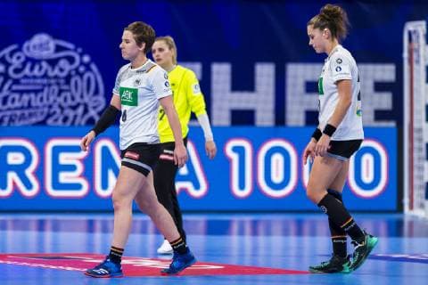 Handball Women European Championship Netherlands Germany Main Round Group 2 3 Matchday at Palais des Sports v li Alina Grijseels Germany Dortmund Torhueterin Dinah Eckerle Germany SG BBM Bietigheim Emily Boelk Bölk Germany Thueringer HC dissatisfied disappointed disappointed down frustrated Nancy Palais des Sports Jean Weille France