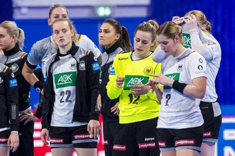 Handball Women European Championship Netherlands Germany Main Round Group 2 3 Matchday at the Palais des Sports the team of Germany dissatisfied disappointed disappointed down frustrated frustrated Nancy Palais des Sports Jean Weille France