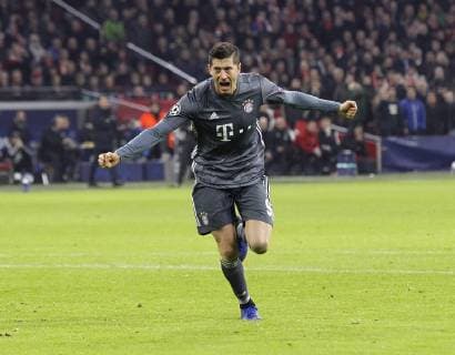 Goal celebration 2 2 Compensation Munich Scorer Robert Lewandowski Bayern Ajax Amsterdam FC Bayern Munich Amsterdam NLD 12 12 2018 Football Champions League 2018 2019