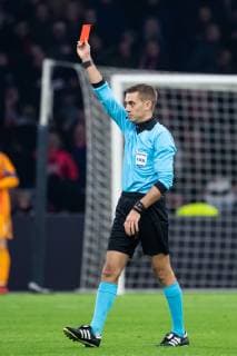 12 12 2018 xkvx Football UEFA Champions League Ajax Amsterdam FC Bayern Muenchen emspor v l Red card for red card for sending-off Game Misconduct Thomas Mueller FCB FC Bayern Muenchen after foul an Nicolas Tagliafico Ajax Amsterdam DFL DFB REGULATIONS PROHIBIT ANY USE OF PHOTOGRAPHS as IMAGE SEQUENCES and or QUASI VIDEO Amsterdam