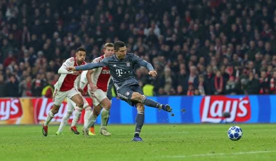 12 12 2018 Football UEFA Champions League 2018 2019 Group stage 6 Matchday Ajax Amsterdam FC Bayern Munich at Johan Cruijff Arena Amsterdam Goal to 2 2 by penalty Robert Lewandowski Bayern Munich DFL and DFB regulations prohibit any use of photographs as image sequences and or quasi video
