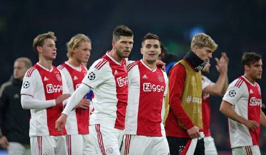 12 12 2018 Football UEFA Champions League 2018 2019 Group stage 6 Matchday Ajax Amsterdam FC Bayern Munich at Johan Cruijff Arena Amsterdam L R Klaas Jan Huntelaar Ajax Amsterdam und Dusan Tadic Ajax Amsterdam DFL and DFB regulations prohibit any use of photographs as image sequences and or quasi video