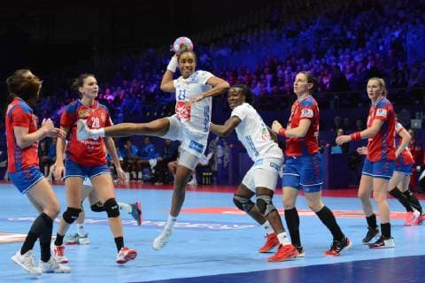 Sport Bilder des Tages Estelle Nze Minko (France) HANDBALL : Serbie vs France- Euro feminin 2018 - 12 12 2018 RonanHoussin Panoramic 