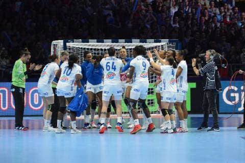 Joie equipe France HANDBALL : Serbie vs France- Euro feminin 2018 - 12 12 2018 RonanHoussin Panoramic 